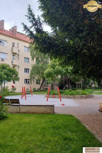 Reality Výborná cena!  Veľký 2 izbový byt v Starom meste pri Justičnom palác