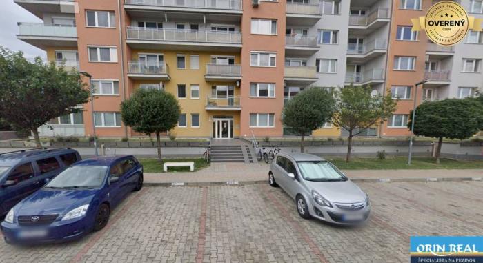 Reality Na predaj 2 izbový byt s parkovacím státím Zemplínska ul.
