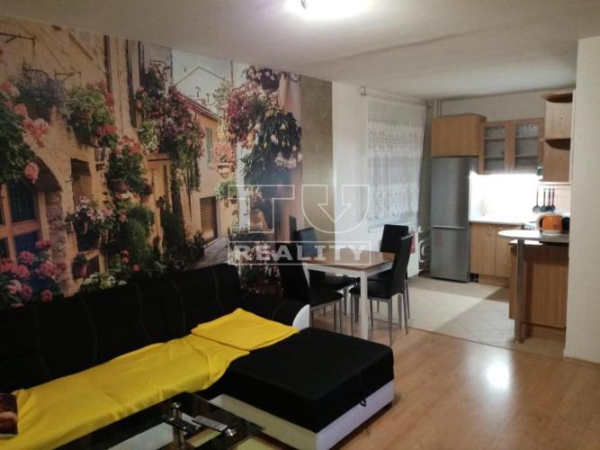 Reality EXKLUZÍVNE PONÚKAME NA PREDAJ 3 IZBOVÝ BYT NA KALVÁRII-KRUPINSKÁ NA 4 POSCHODÍ.