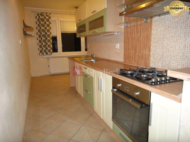 Reality PREDAJ: 3 izbový byt s balkónom, časť Radvaň - Banská Bystrica