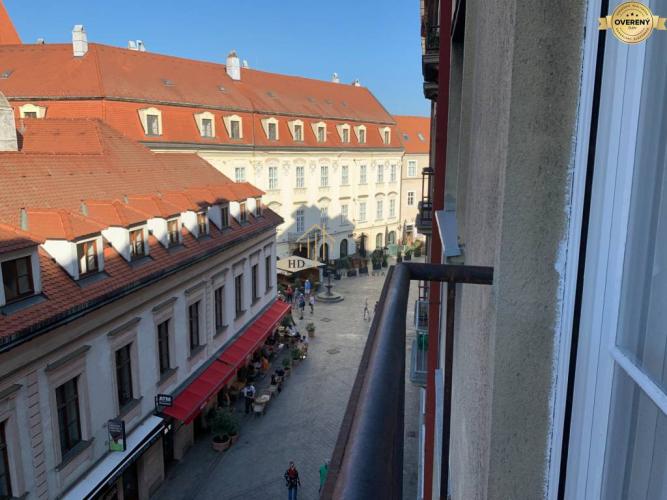 Reality Dvojizbový byt s nádherným výhľadom v absolútnom centre meste