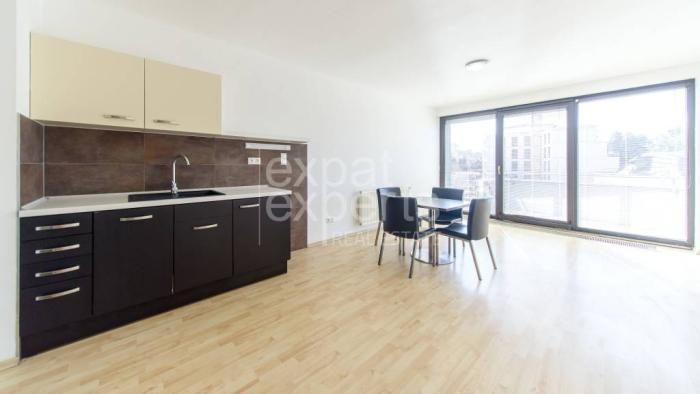 Reality Slnečný 2i byt 72m2, nezariadený s balkónom v centre mesta
