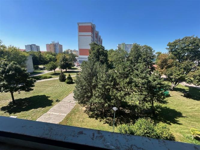 Reality Predaj 2i. bytu, začiatok Petržalky, oproti Inchebe