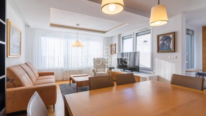 Reality Slnečný 3i byt 90 m2, s A/C, 2x terasou , parkovaním a výhľadom, RETRO