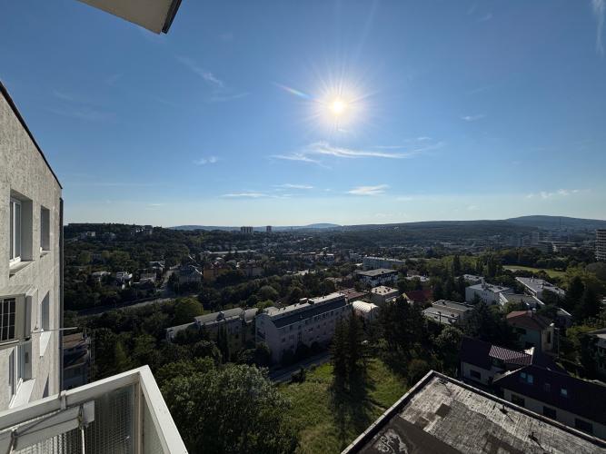 Reality 2i byt 57m2, GARÁŽ, Jelšová ul., BA III, lokalita Kramáre, unikátny výhľad, KLÍMA, na skok do centra