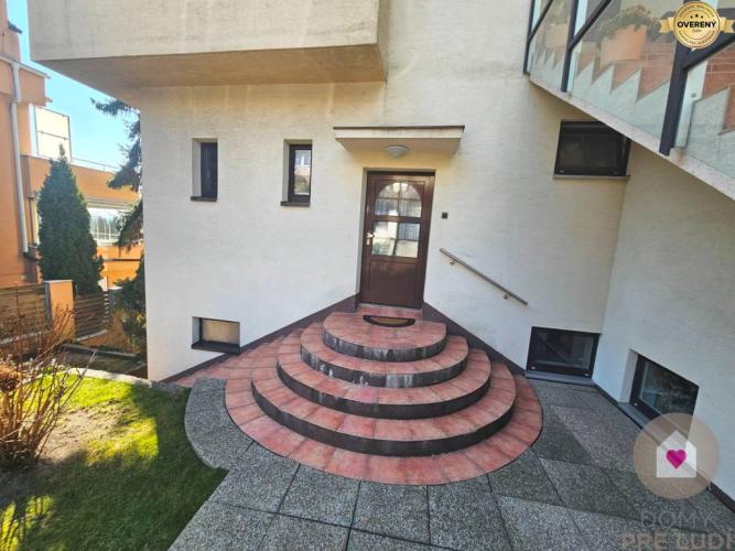 Reality 3,5 IZBOVÝ KOMPLETNE ZARIADENÝ BYT (110 m2) V RD, BA- STARÉ MESTO