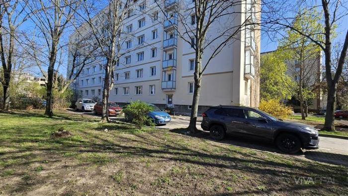 Reality VIVAREAL*  ATRAKTÍVNA LOKALITA!  2 izb. tehlový byt, bezbariérový, nový výťah, výmera 55 m2,
