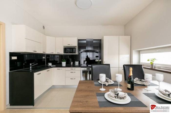 Reality REB.sk,Predaj veľký 3 izbový byt, 92 m2, Smaragdová , Jarovce, terasa