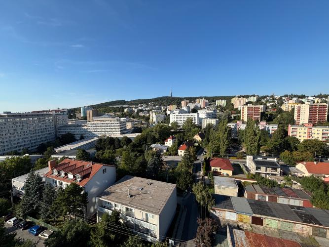 Reality 2i. byt 57m, unikátny výhľad, BA III, lokalita Kramáre, GARÁŽ, Klíma, balkón, širšie centrum