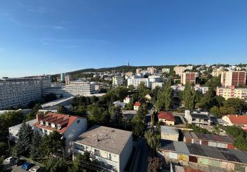 Reality 2i. byt 57m, unikátny výhľad, BA III, lokalita Kramáre, GARÁŽ, Klíma, balkón, širšie centrum