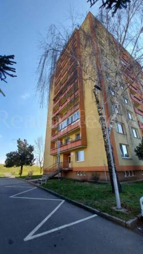 Reality 2 -izbový byt v Nových Zámkoch na predaj - REZERVOVANÉ