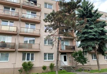 Reality Ponúkame exkluzívne na predaj veľký 3-izb. byt v Šahách na ulici Vajanského o celkovej rozloh