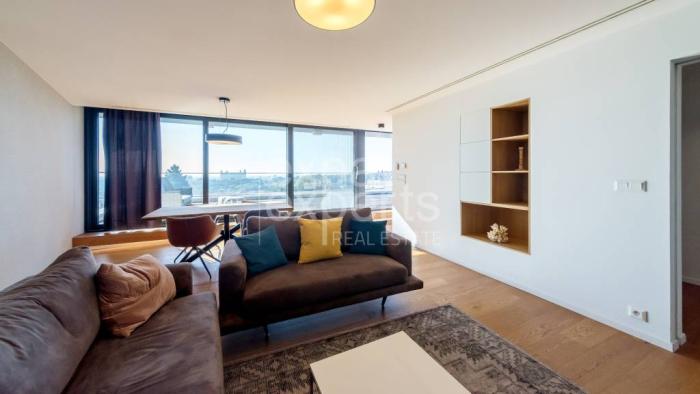 Reality Nadštandardný 3i byt 95 m2, s parkovaním a terasou s výhľadom na hrad