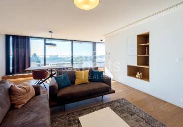 Reality Nadštandardný 3i byt 95 m2, s parkovaním a terasou s výhľadom na hrad