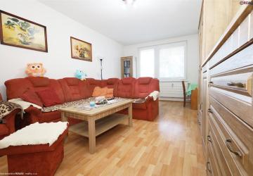 Reality REALISS - Veľký. trojizbový byt s balkónom a dvoma komorami v skvelej lokalite ulice Cibislávsk