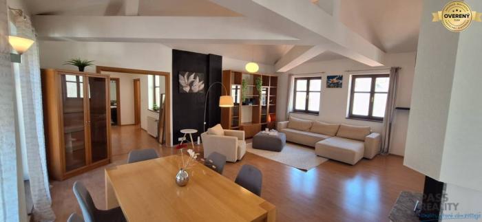 Reality Štýlový veľkometrážny byt 116 m2 s krbom v srdci centra Bratislavy