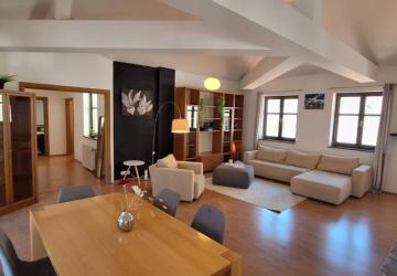 Reality Štýlový veľkometrážny byt 116 m2 s krbom v srdci centra Bratislavy