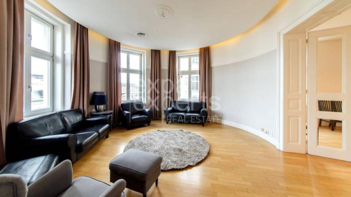 Reality Jedinečný 5i byt 200m2, s výťahom a parkovaním v historickom centre