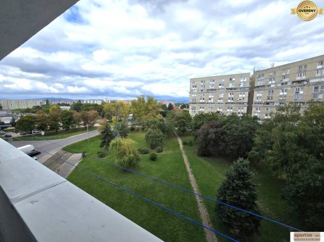 Reality Apartim sro predá 2 izbový byt na Stavbárskej ulici s balkónom
