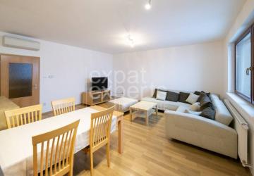 Reality Priestranný 3i byt 88 m2, s A/C, zaskleným balkónom a parkovaním