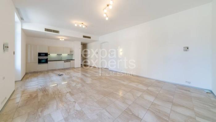 Reality Nadštandardný 2i byt 85m2, nezariadený s parkovaním, HLBOKÁ