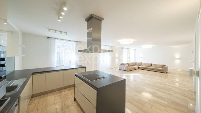 Reality Priestranný 4i byt 195 m2, nezariadený s parkovaním, HLBOKÁ RESIDENCE