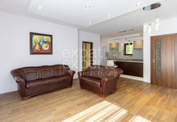 Reality Zaujímavý 2i byt 60m2, v rodinnom dome s krásnou terasou a parkovaním