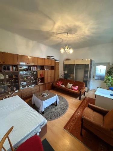 Reality Na prenájom priestranný 2-izbový byt, Jaskový rad,