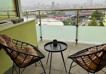 Reality Prenájom luxusného 3-izbového bytu s loggiou a parkovaním v Bratislave