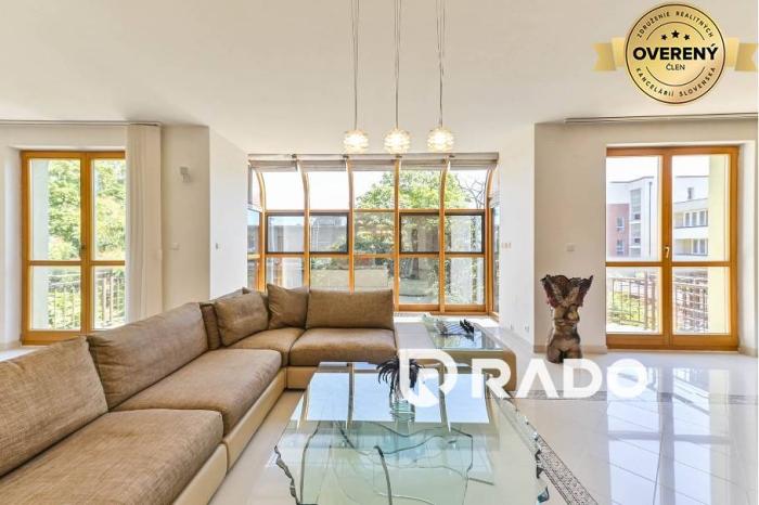Reality RADO | Staré Mesto | 4i byt 175 m² + 4 balkóny + možnosť 2× parking