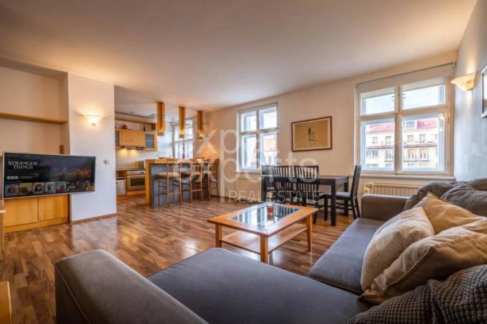 Reality Krásny, priestranný 2i byt 75m2, s výhľadom na hrad, centrum mesta