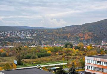 Reality 4-izbový byt s loggiou, Košice Ťahanovce – výhľad na mesto
