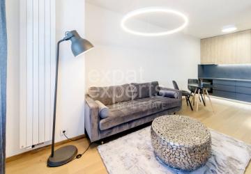 Reality Elegantný 2i byt 59 m2, A/C, s lodžiou, parkovanie, EUROVEA TOWER