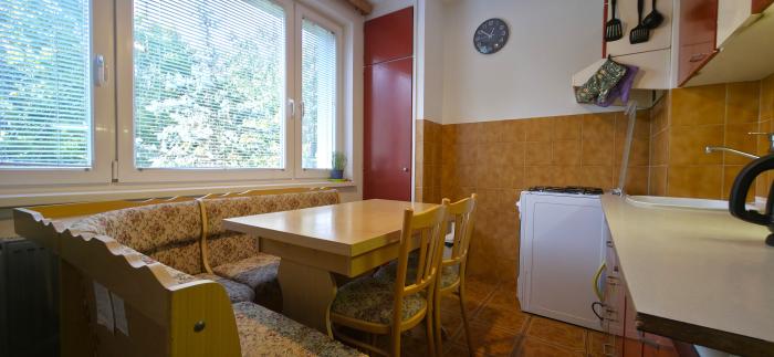Reality PNORF – zrekonštruovaný 3-izbový byt, loggia, pivnica, 2x výťah, Čajkovského ul.