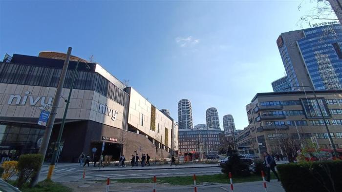 Reality Veľký 2-izbový byt, s rozlohou 62 m2 , balkón - terasa (11,5 m2).  Vedľa OC NIVY.