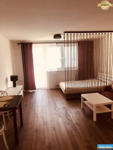 Reality ŠTÝLOVÝ ZARIADENÝ 1 IZB. BYT  S TERASOU