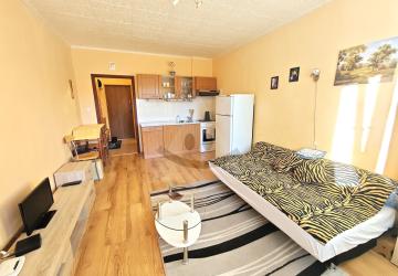 Reality garsónka, Martin, Jahodníky