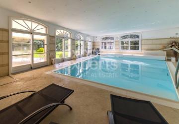 Reality Exkluzívny, veľkometrážny 3i byt 200m2, vo vile s bazénom, záhrada