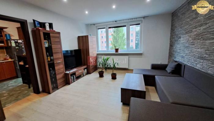 Reality PREDAJ: 3i byt s loggiou, 78m2, Ružomberok - Liptovská ulica, Klačno