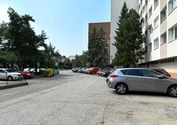 Reality Na prenájom 2-izb. byt Karpatské nám. - Rača