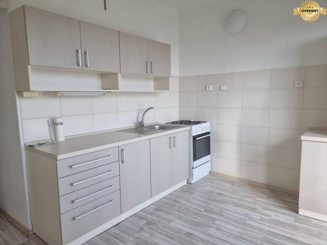 Reality PREDAJ - 2-izbový byt s troma balkónmi - Nitra, Centrum