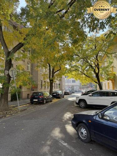 Reality Praktický byt v širšom centre. Mestská ul. Províziu neplatíte.