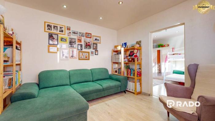 Reality RADO | Komplet zrekonštruovaný 3i byt s 2 loggiami | Kramáre | 64m2