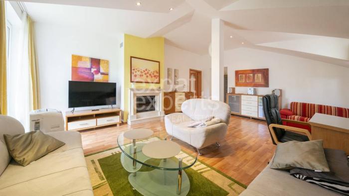 Reality Veľkometrážny 2i byt, 99m2, s lodžiou, krbom a 2x parkovaním