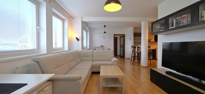 Reality PNORF – Nadštandardný 2-izbový byt s loggiou, s nízkymi nákladmi, Ružinov – Strojnícka ul.