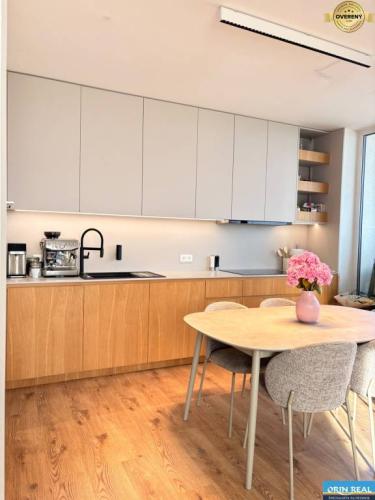 Reality Moderný 4 izb.mezonet s terasou SLEČNICE POP