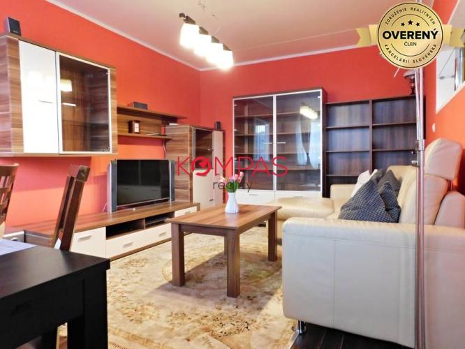 Reality PRENÁJOM 3 IZBOVÝ BYT PO REKONŠTRUKCII, KOMPLETNE ZARIADENÝ