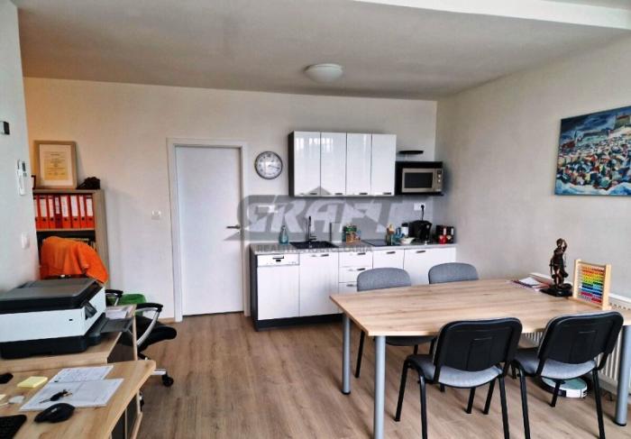 Reality Na prenájom 2-izb. apartmán Trnavská cesta ( byt ) s garážou