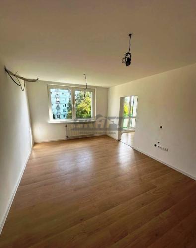 Reality Na predaj 2-izb. byt Komárnická ul. – Bratislava