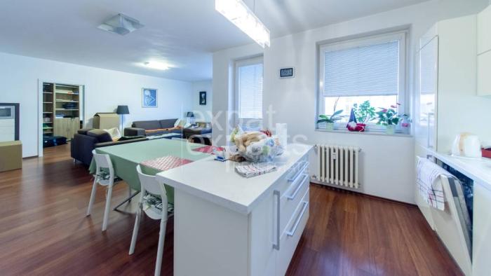 Reality Priestranný, sympatický 4i byt 107 m2, s lodžiou a parkovaním